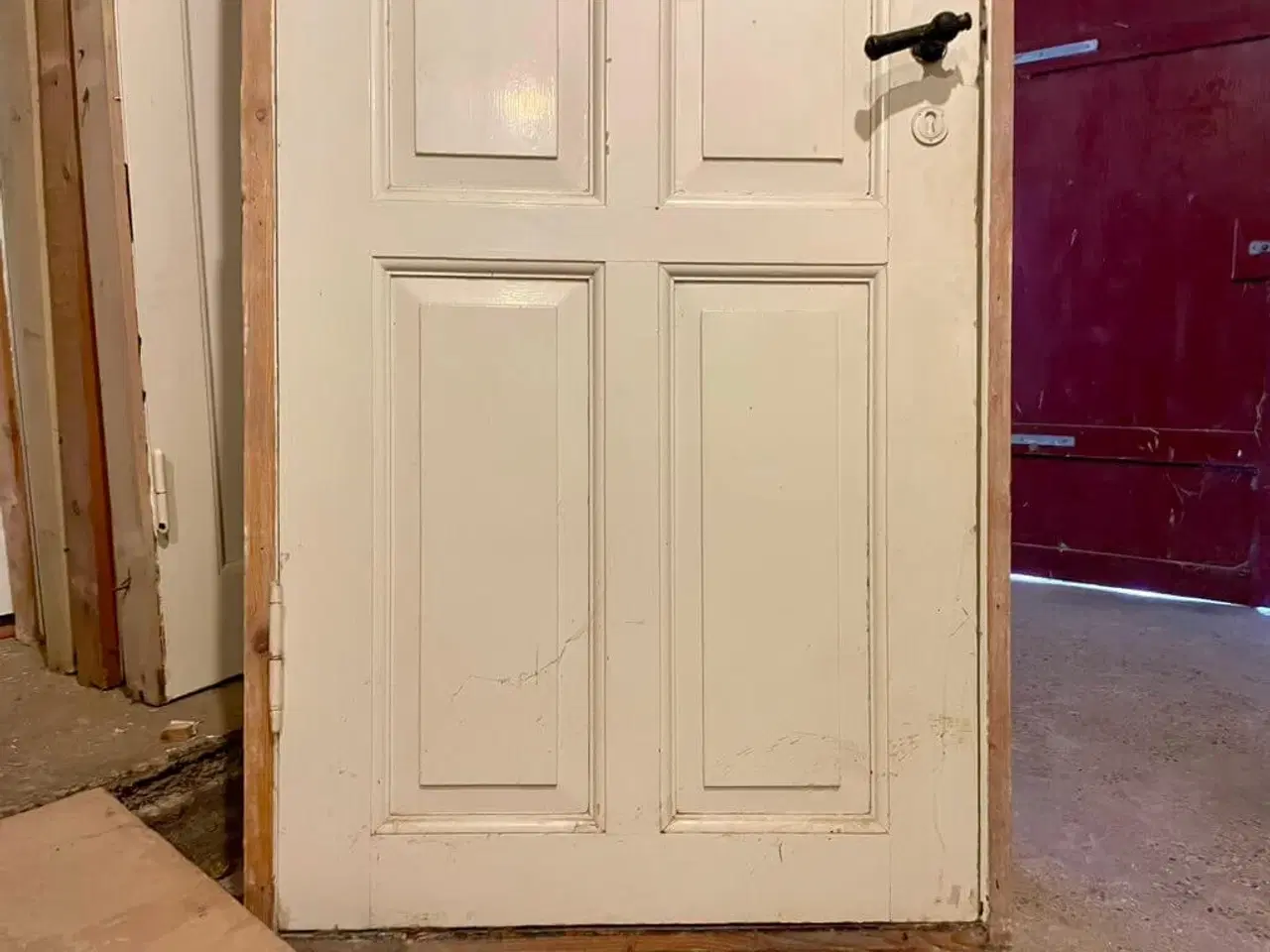 Billede 3 - Klassisk, venstrehængt Dannebrogsdør m. karm