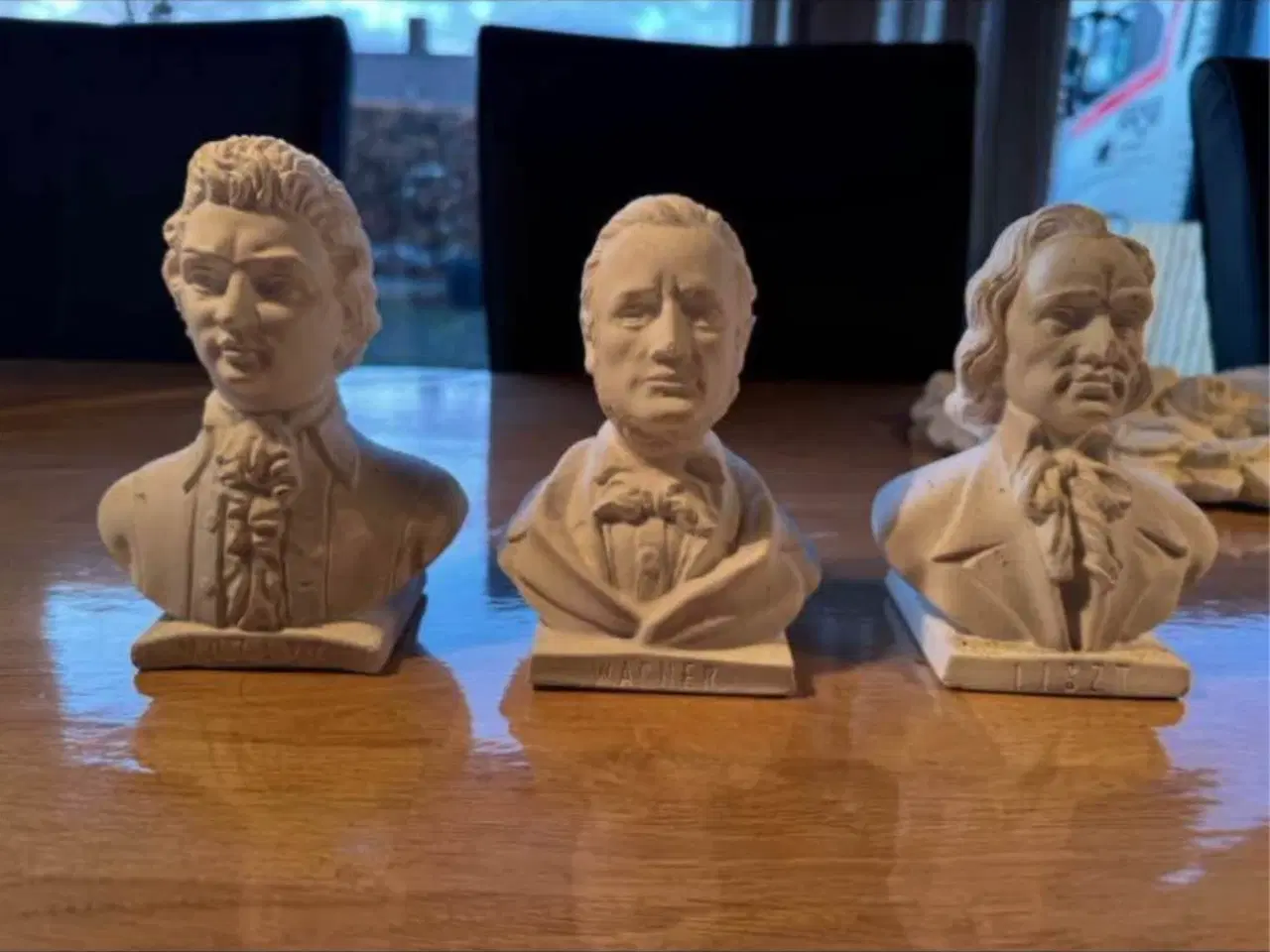 Billede 1 - Gipsfigur af forskellige komponister 