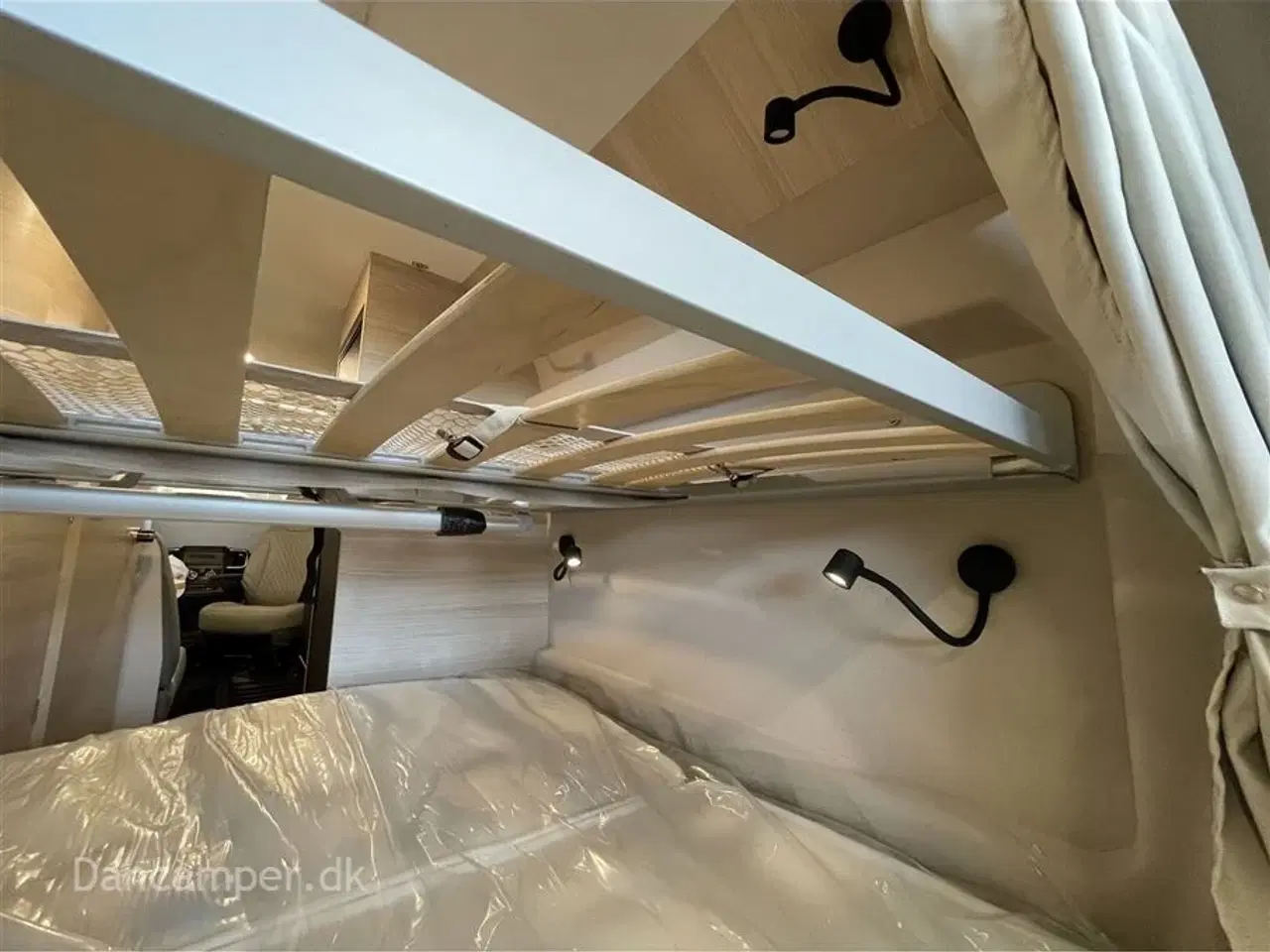Billede 24 - 2024 - Chausson V594 Max   Flot nyt design - 5 sovepladser - van med to dobbeltsenge på tværs i køjesystem. 2,2, L motor , 140 HK, articpakke, solcelle og markise m.m.
