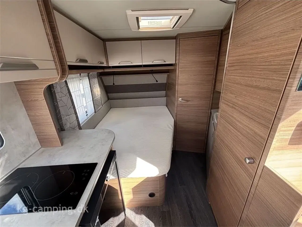 Billede 6 - 2022 - Knaus Sport 450 FU SPORT E POWER SELECTION   Moderne el-drevet campingvogn med Mover og fortelt