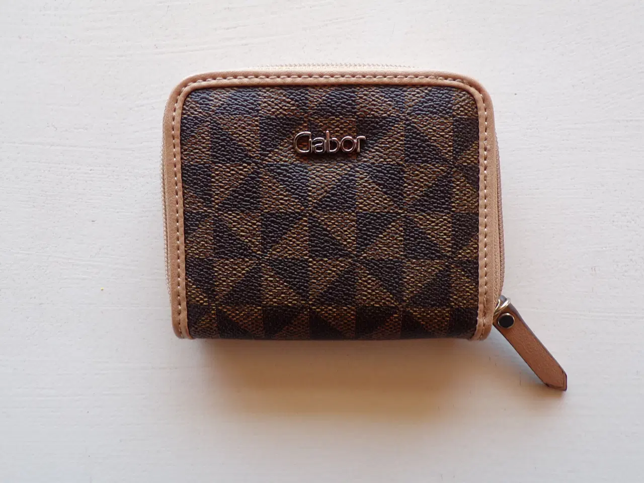 Billede 1 - NY Lækker Brun Gabor pung med lynlås