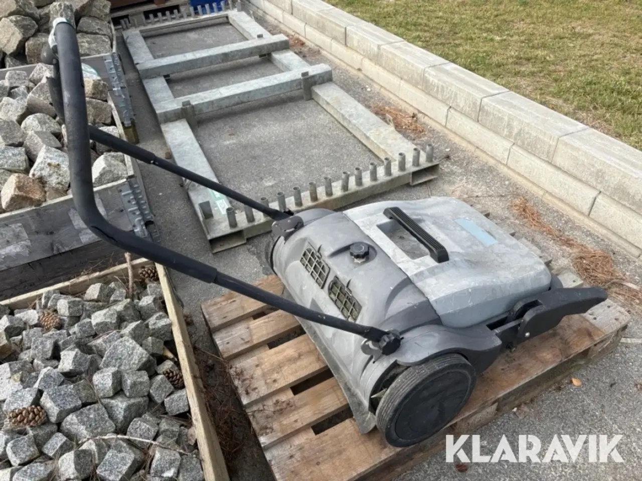 Billede 3 - Manuel fejemaskine