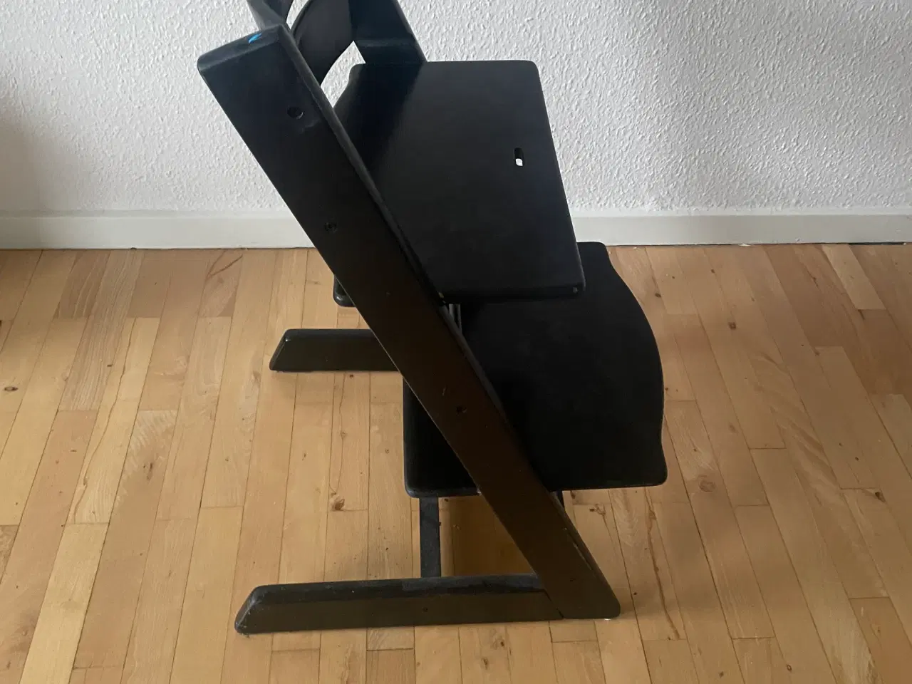 Billede 2 - Stokke Tripp Trapp stol - sort
