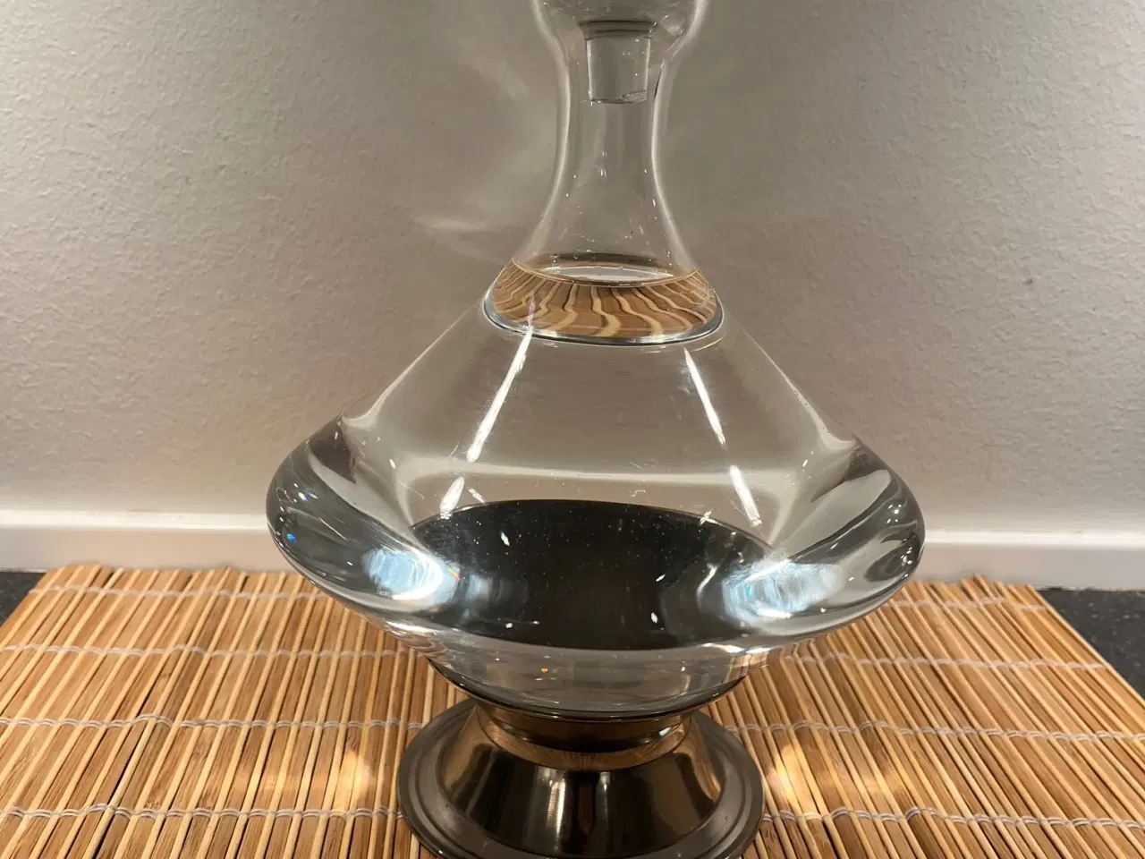 Billede 9 - Dekorativ vinkaraffel med metallisk fod (Højde 27 