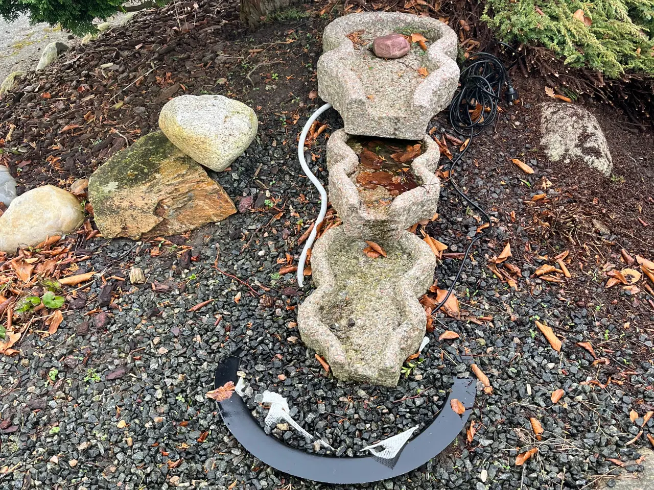 Billede 1 - Vandfald med brønd