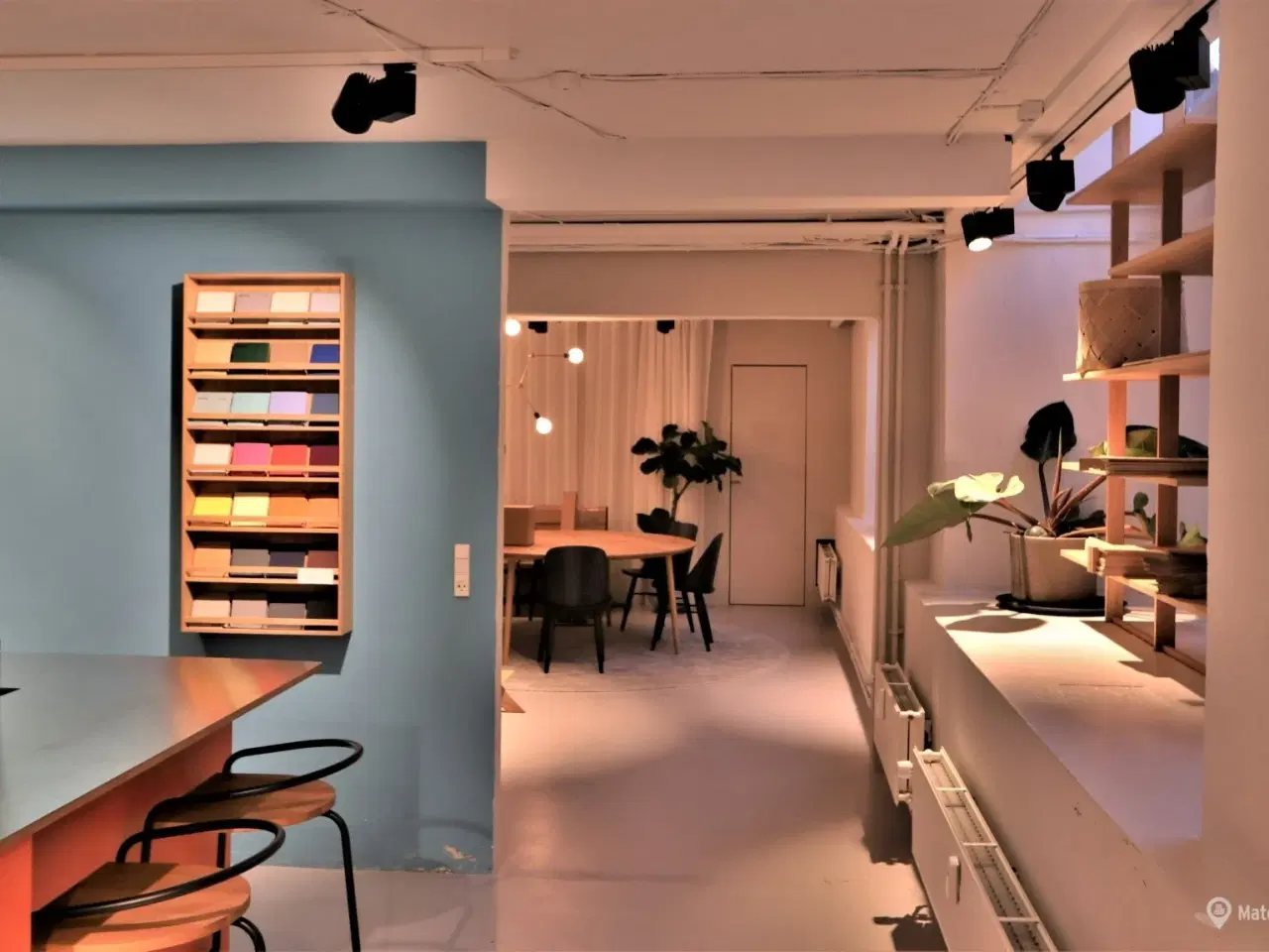 Billede 7 - Hjørnebutik med store facadevinduer