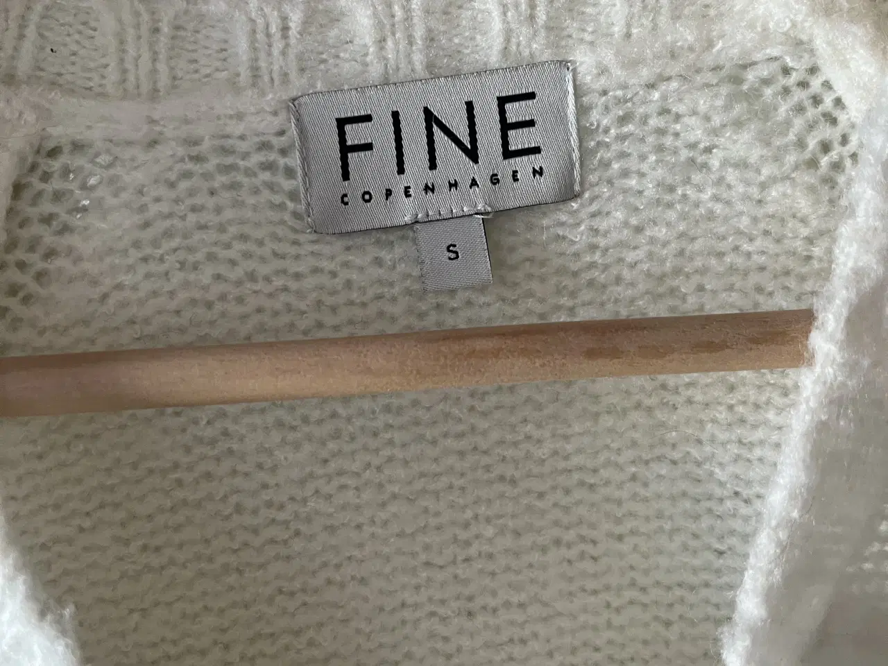 Billede 3 - Bluse fra Fine Copenhagen. Brystmål ca 54 cm. 