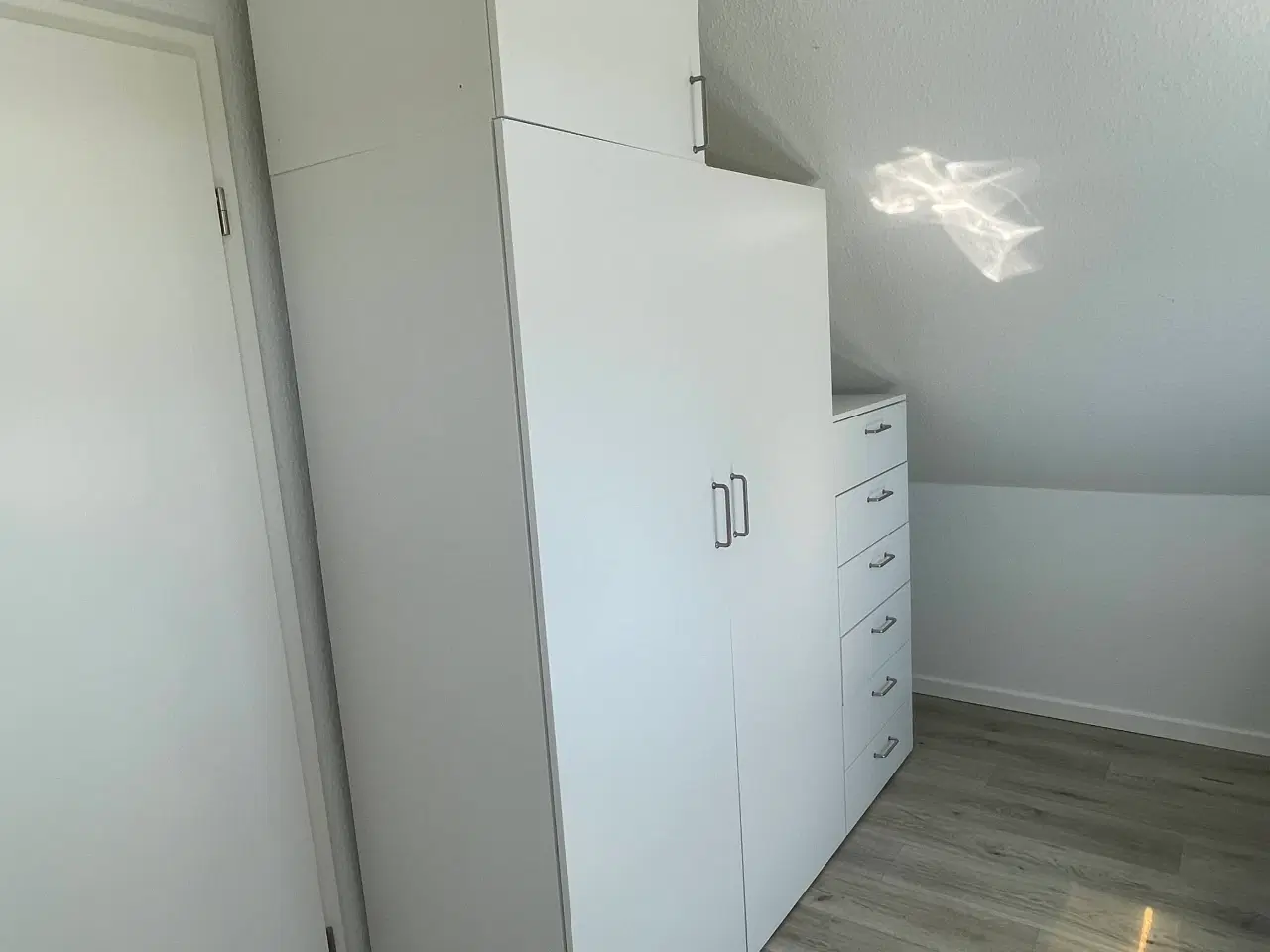 Billede 3 - Garderobeskabs sæt til skråvæg fra Ikea