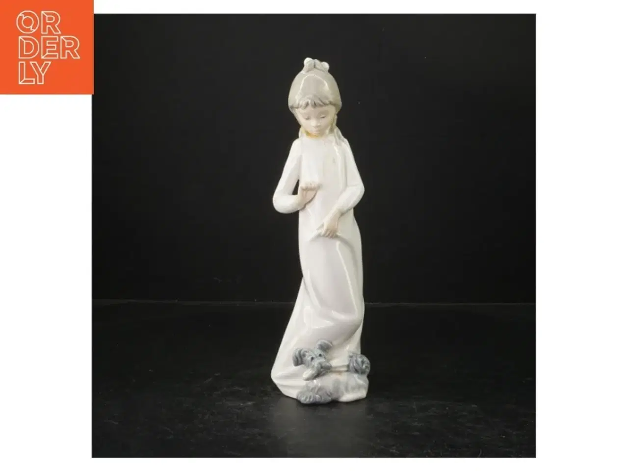 Billede 1 - Porcelænsfigur af kvinde (str. 27 cm)
