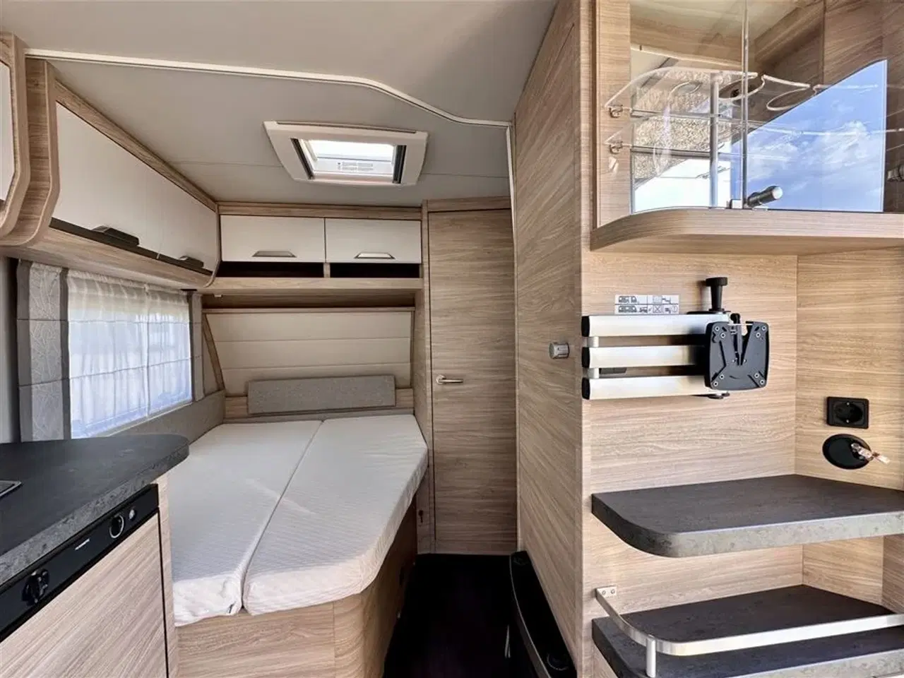 Billede 3 - 2021 - Knaus Südwind 450 FU "60 Years"   Flot campingvogn med telt og mover