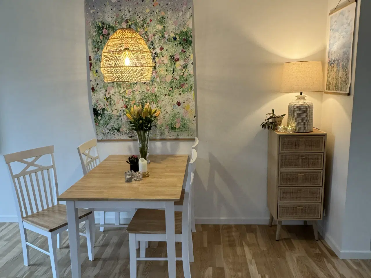 Billede 1 - Spisebord 120 cm. (kan forlænges til) Lys træ/Hvid