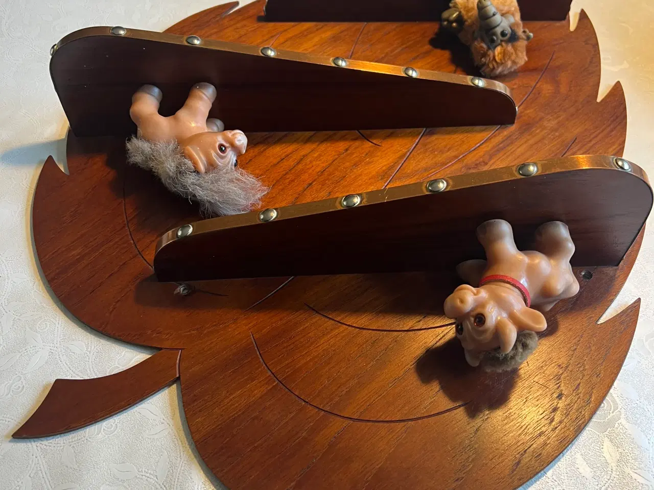 Billede 3 - Smukt retro teak blad med hylder 
