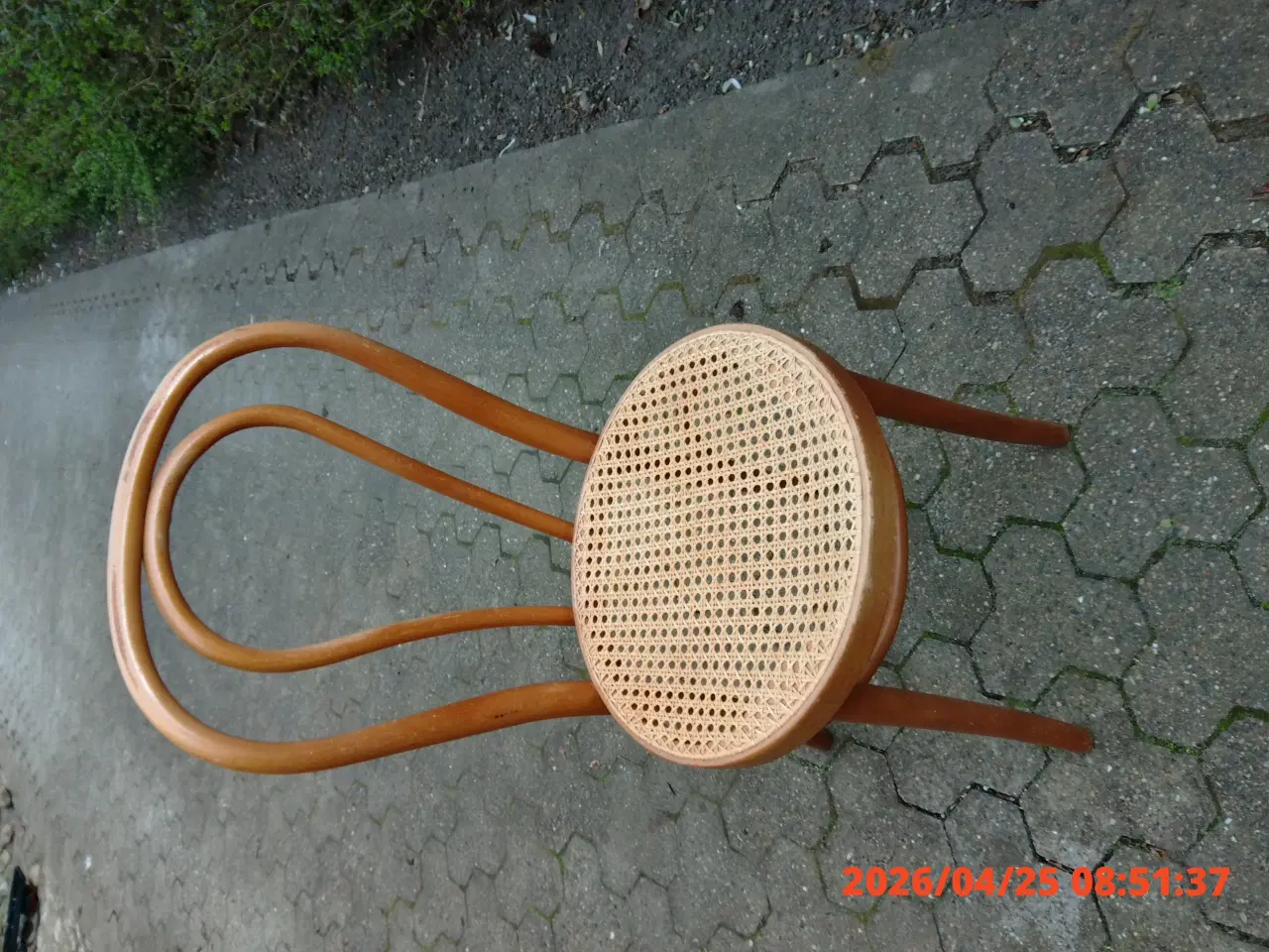 Billede 1 - Fin stol i lyst træ med rundt fletsæde.