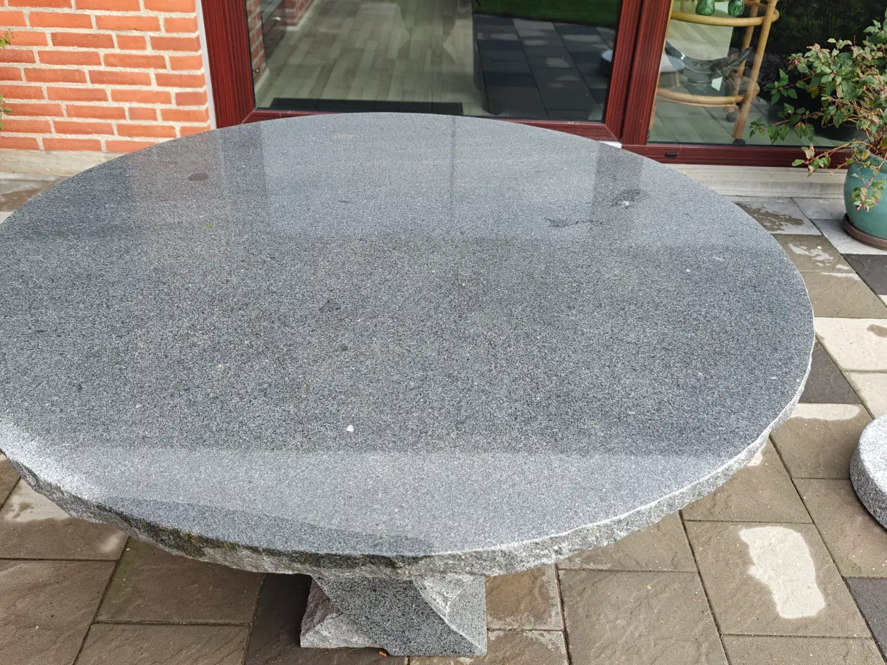 Billede 2 - Ø120 Granit havebord - Flot stand som nyt