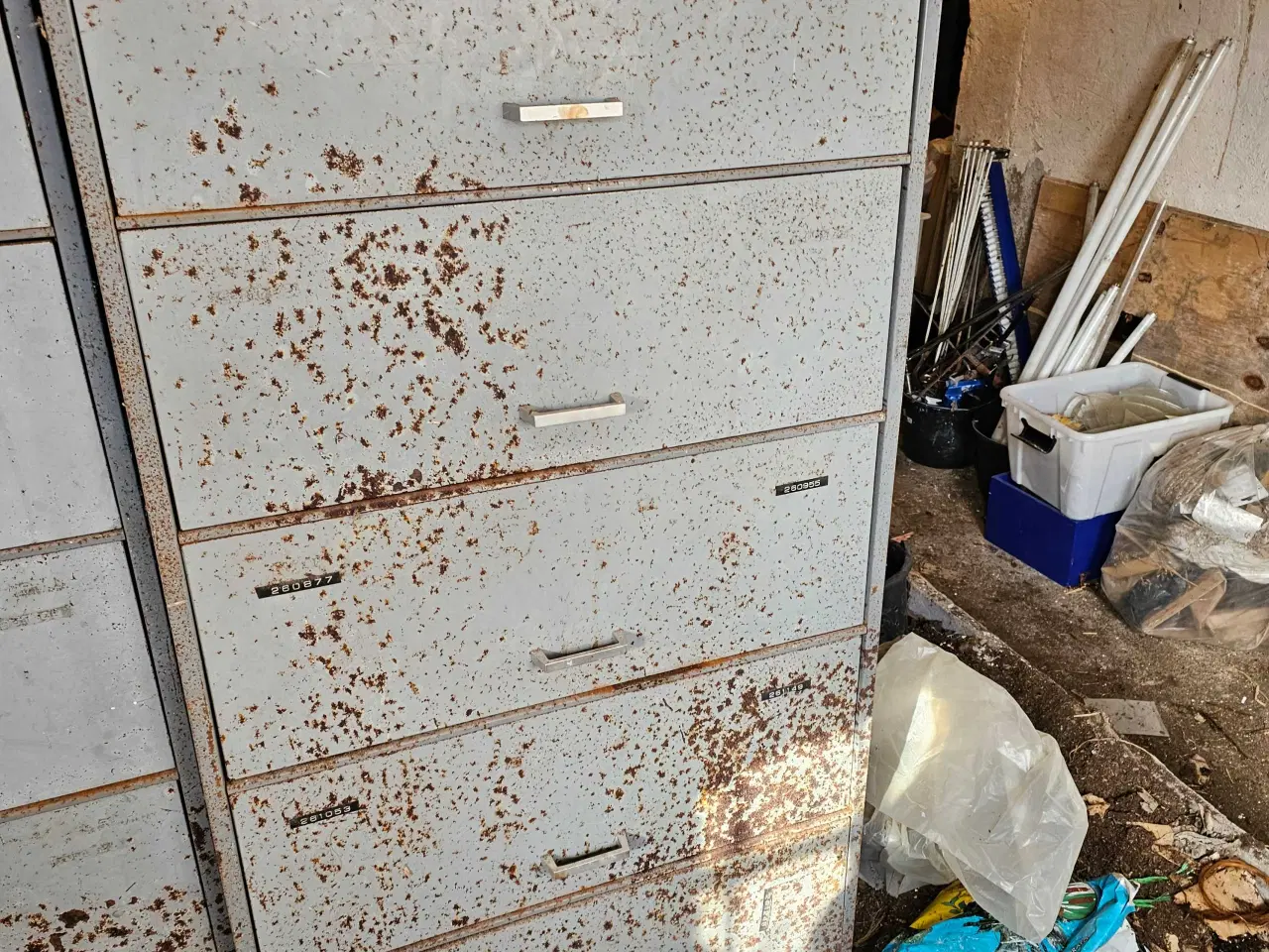 Billede 2 - Metaldkabe 2 stk 