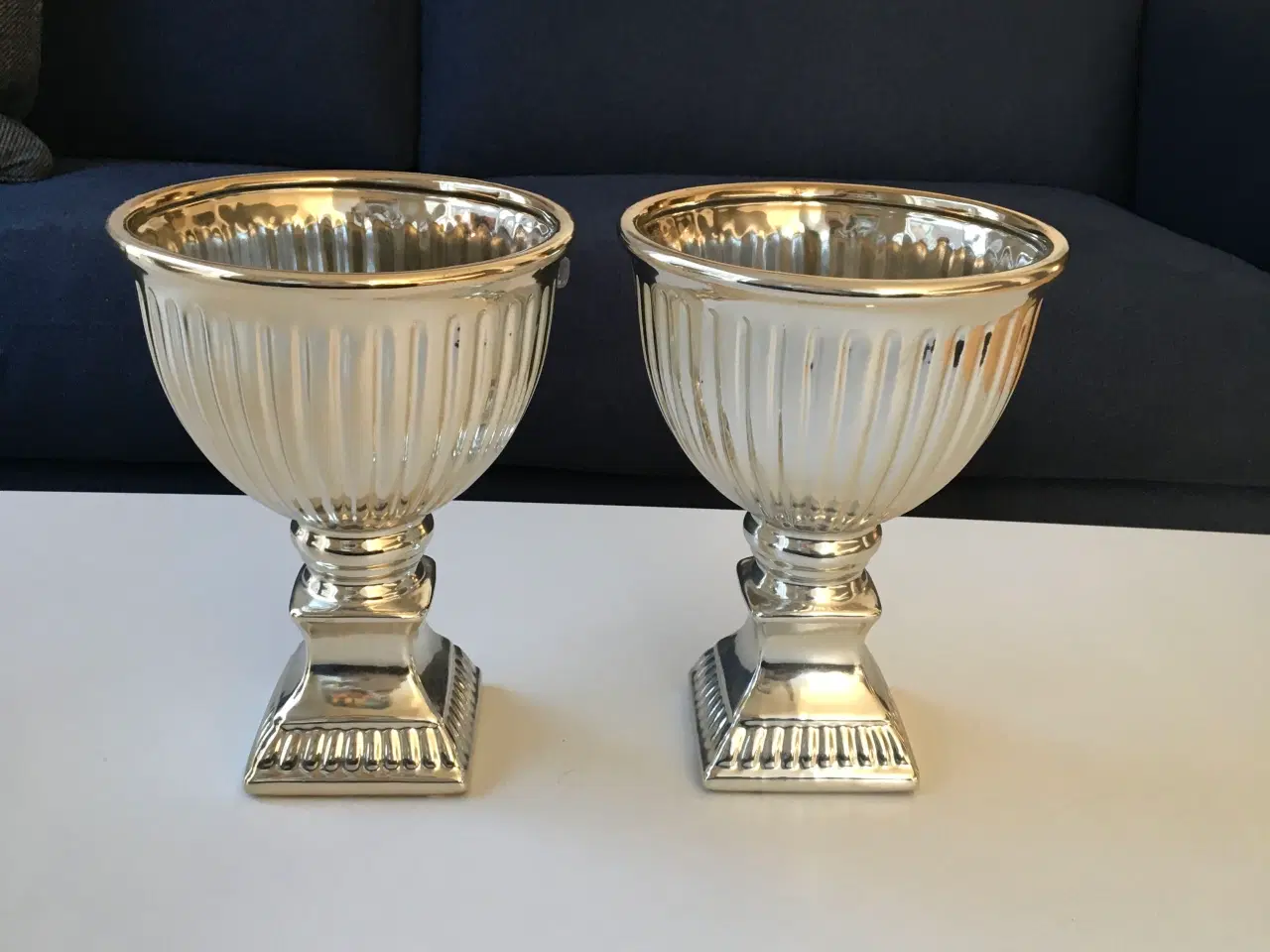 Billede 6 - Lene Bjerre, 2 store urtepotteskjuler i gylden. 
