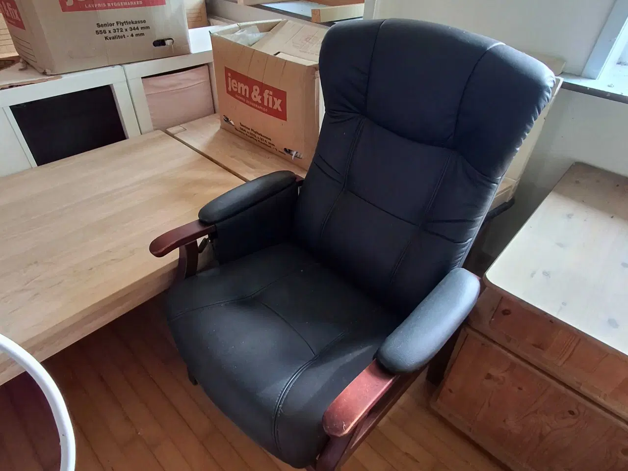 Billede 7 - SpisebordStole og borde + diverse