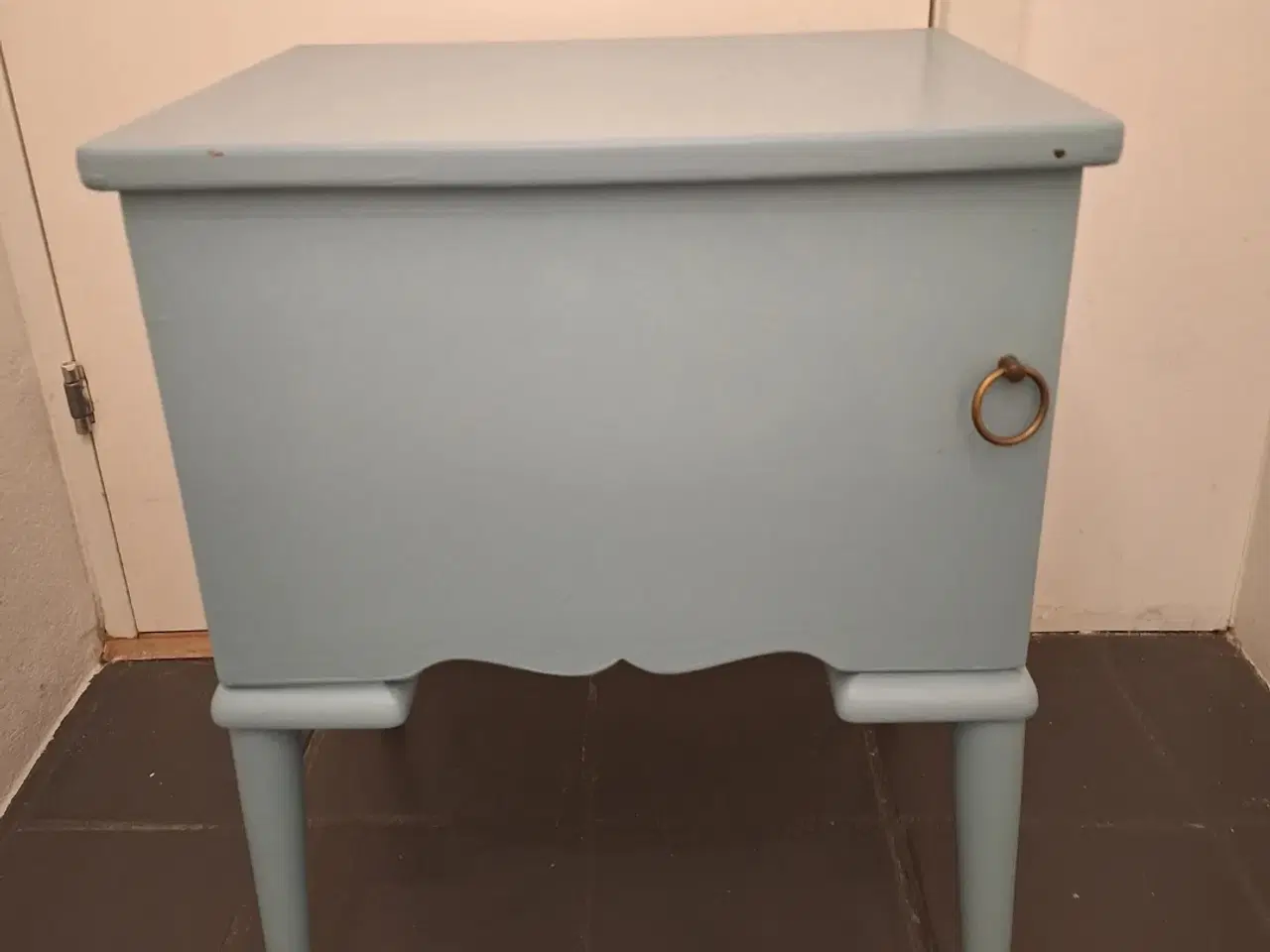 Billede 1 - Sengebord sælges