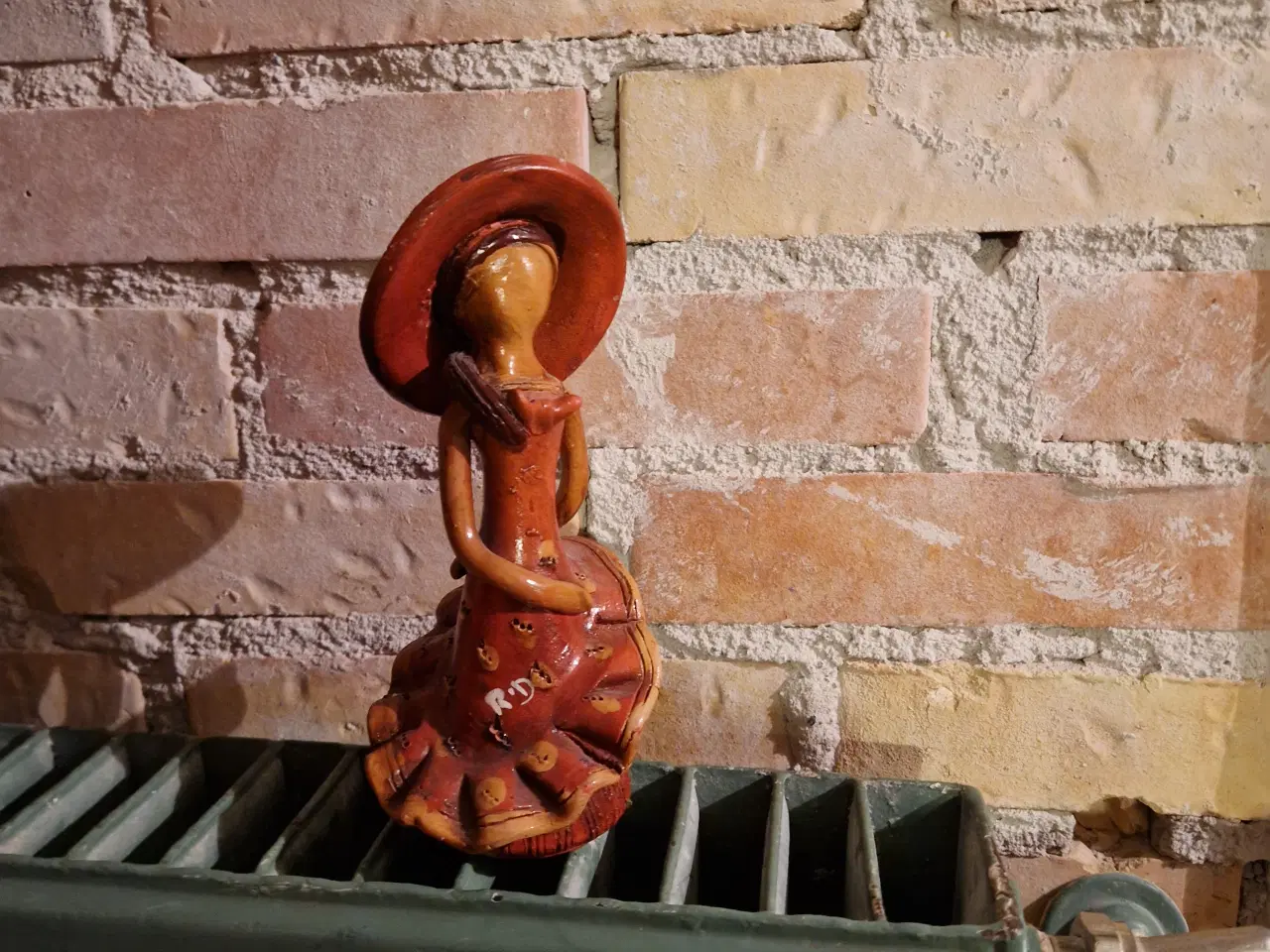 Billede 1 - Keramik, Håndlavet dansende dame