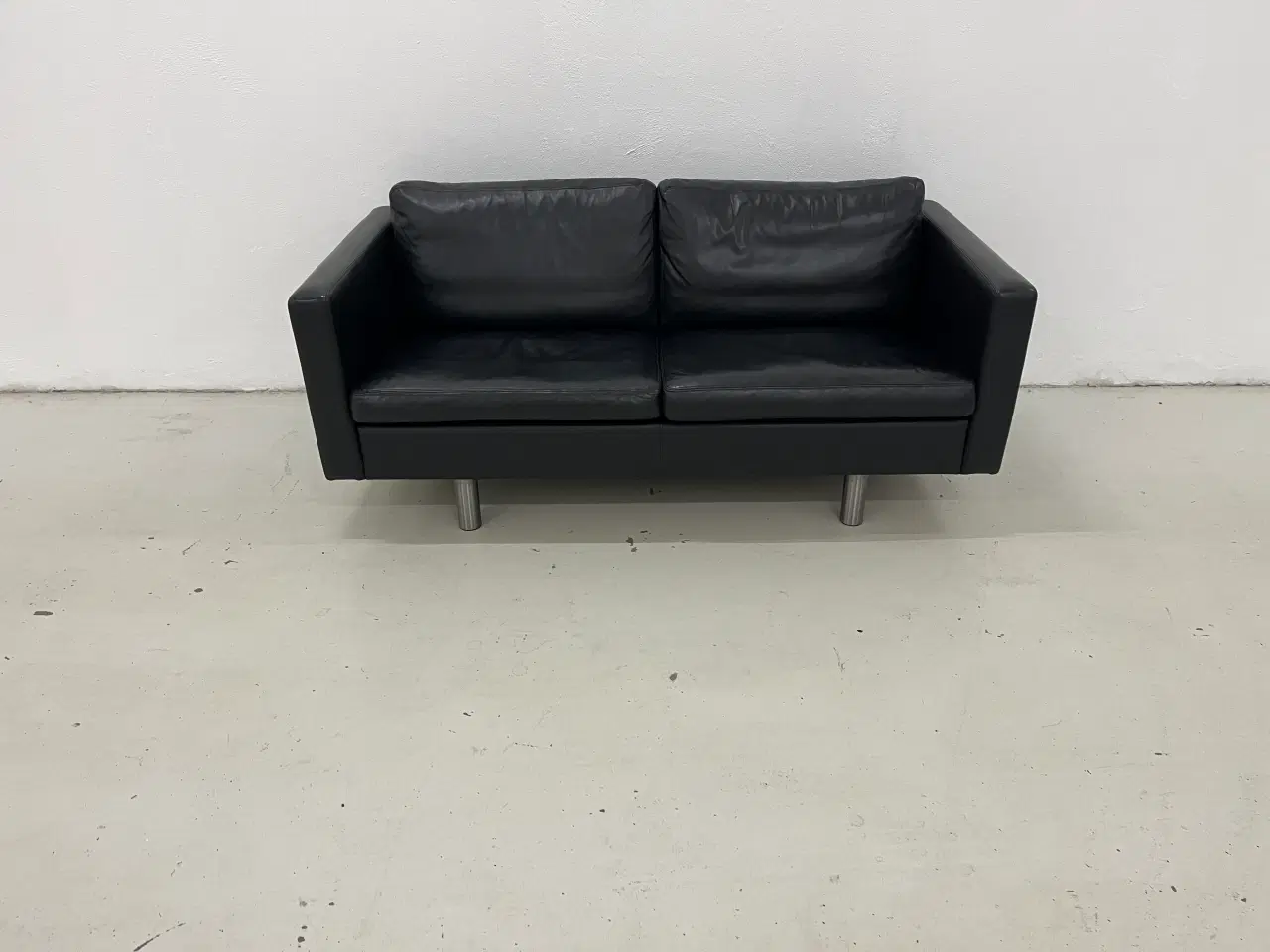 Billede 2 - 2 1/2 Pers.Sofa i sort semianilin læder.