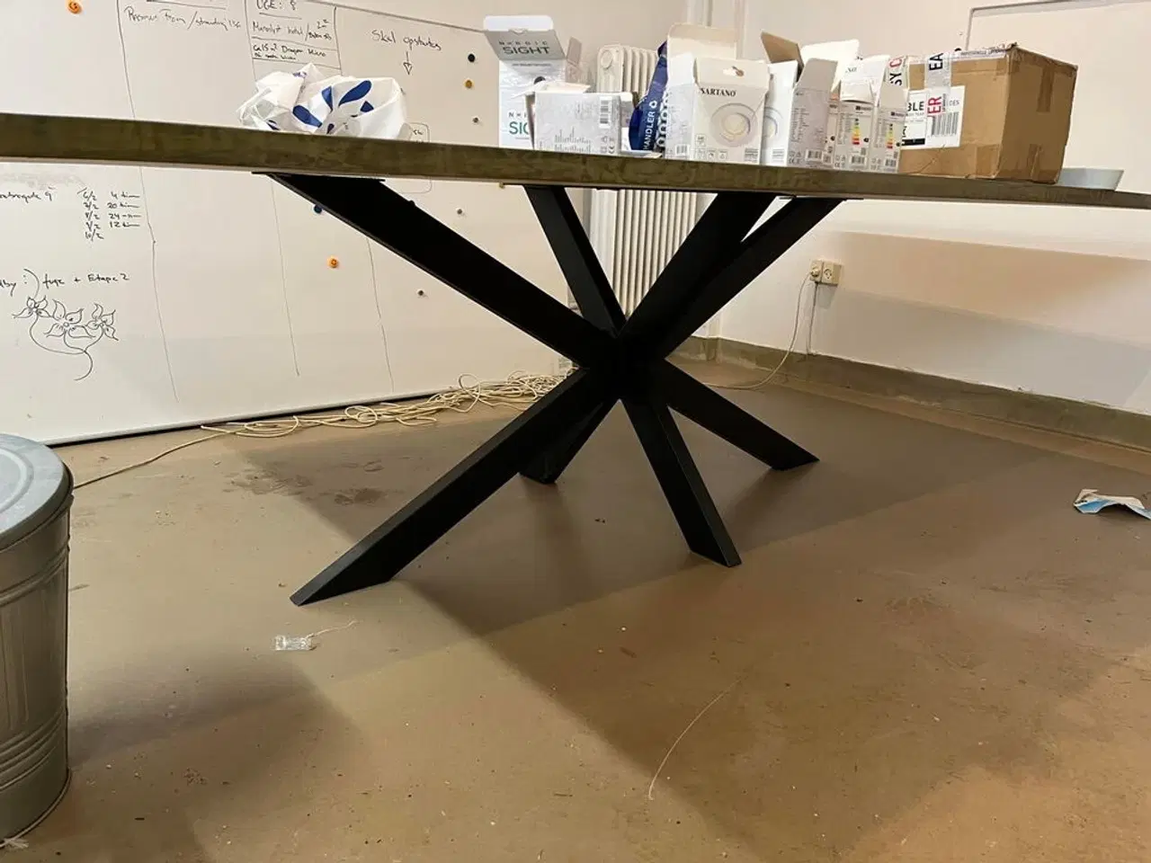 Billede 2 - Spisebord og whiteboard