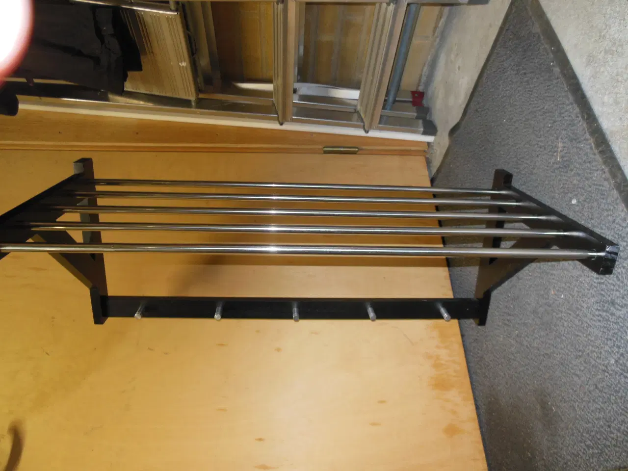 Billede 4 - Knagerække med hattehylde