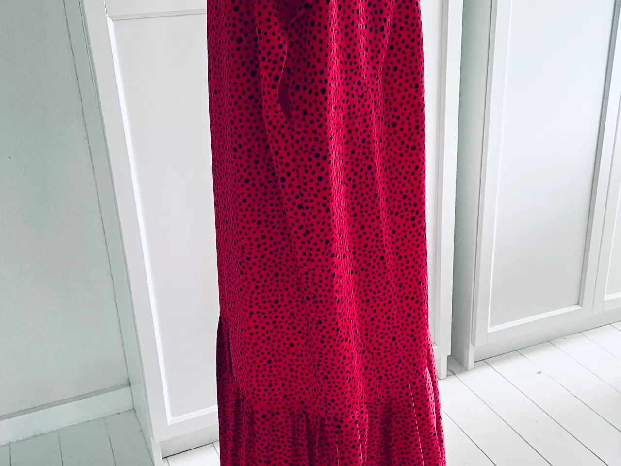 Billede 2 - + size kjole fra Paige made in England