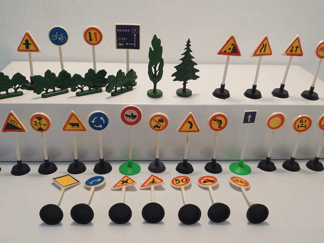 Billede 1 - 6stk vintage Lego træer og 30 vejskilte.