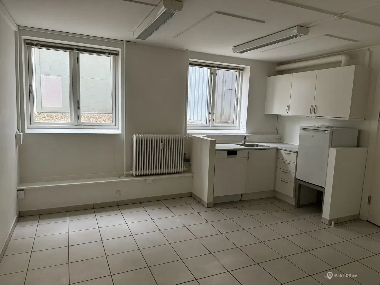 Billede 4 - Lyse kontorlokaler i høj kld. udlejes.