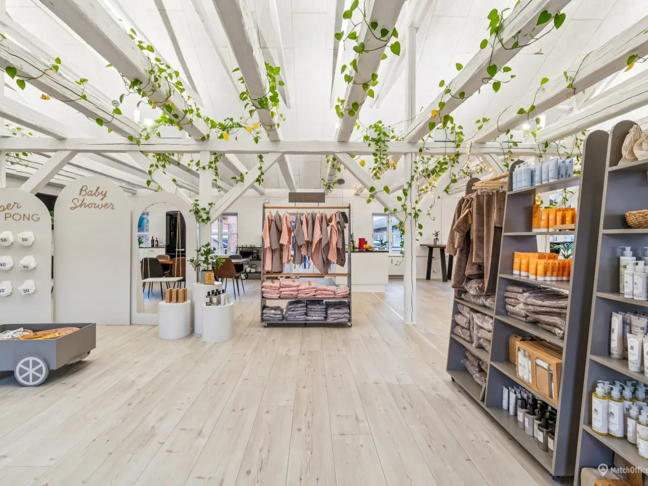 Billede 9 - Lyst og indbydende kontor med nordisk æstetik og unikke detaljer