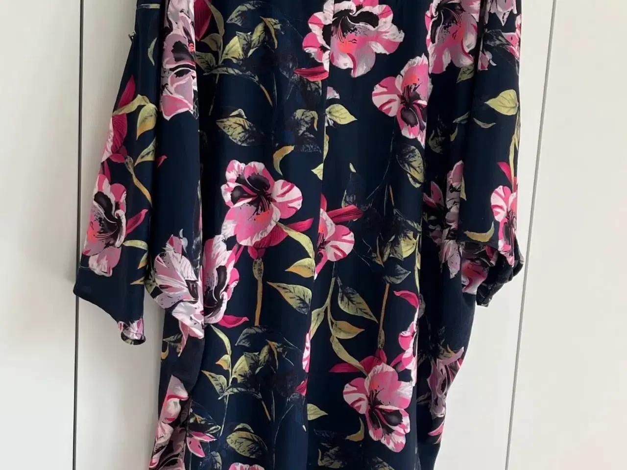 Billede 2 - Blomstret Zhenzi tunika