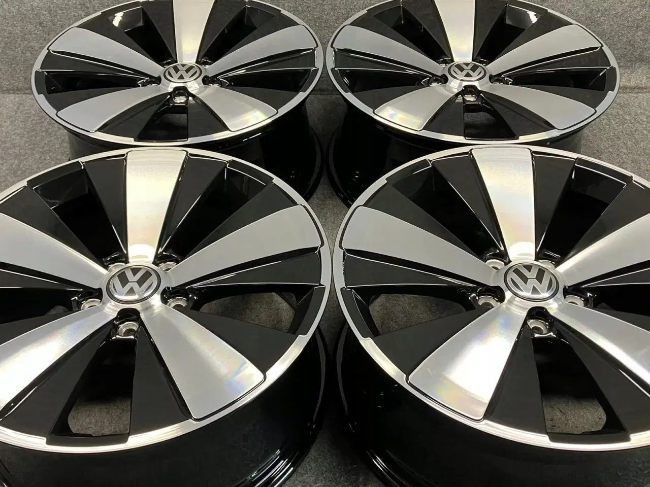 Billede 6 - ALUFÆLGE VW BEETLE 5C0 TWISTER 18"