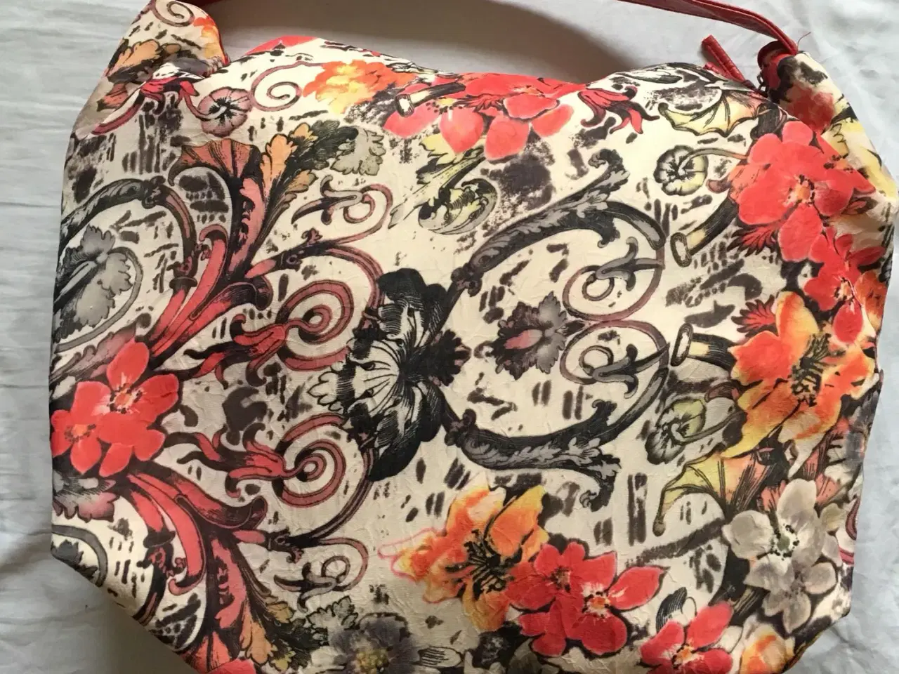 Billede 2 - Blomstret taske til salg
