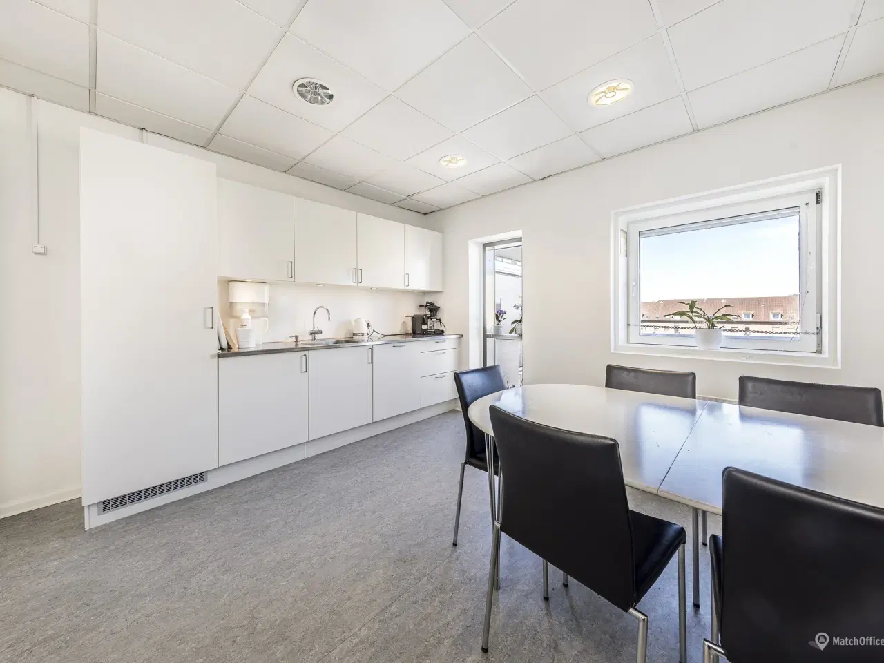 Billede 5 - Prestigefyldte kontorejendom i det eksklusive forretningsområde Tuborg Nord tæt
på Strandvejen og Øresund.