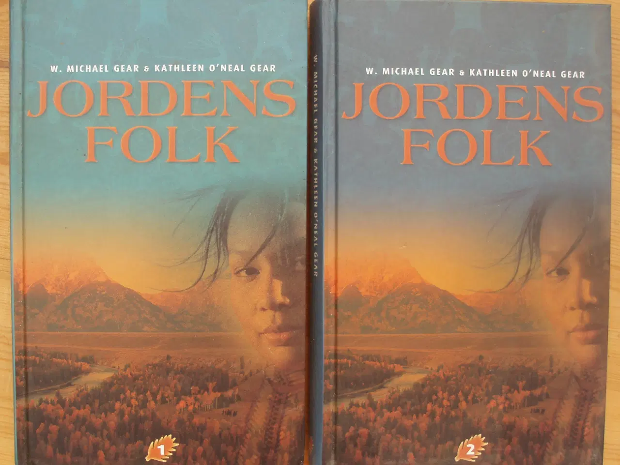 Billede 1 - Jordens Folk bind 1+2