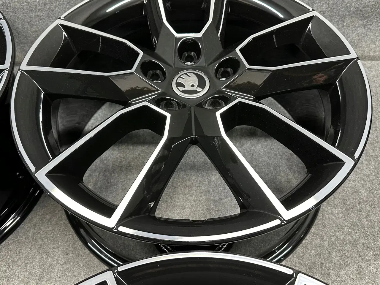 Billede 3 - SKODA OCTAVIA 18" Gemini 7.5" x 18" 5x112 ET 51