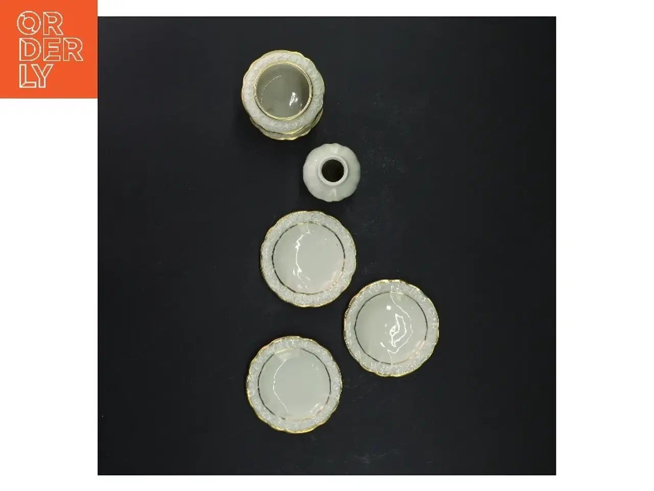 Billede 2 - Porcelæns sæt med guldkant fra Edelweiß (str. Ø 6,5x h 7 og ø 4x h 6 og ø8 cm)