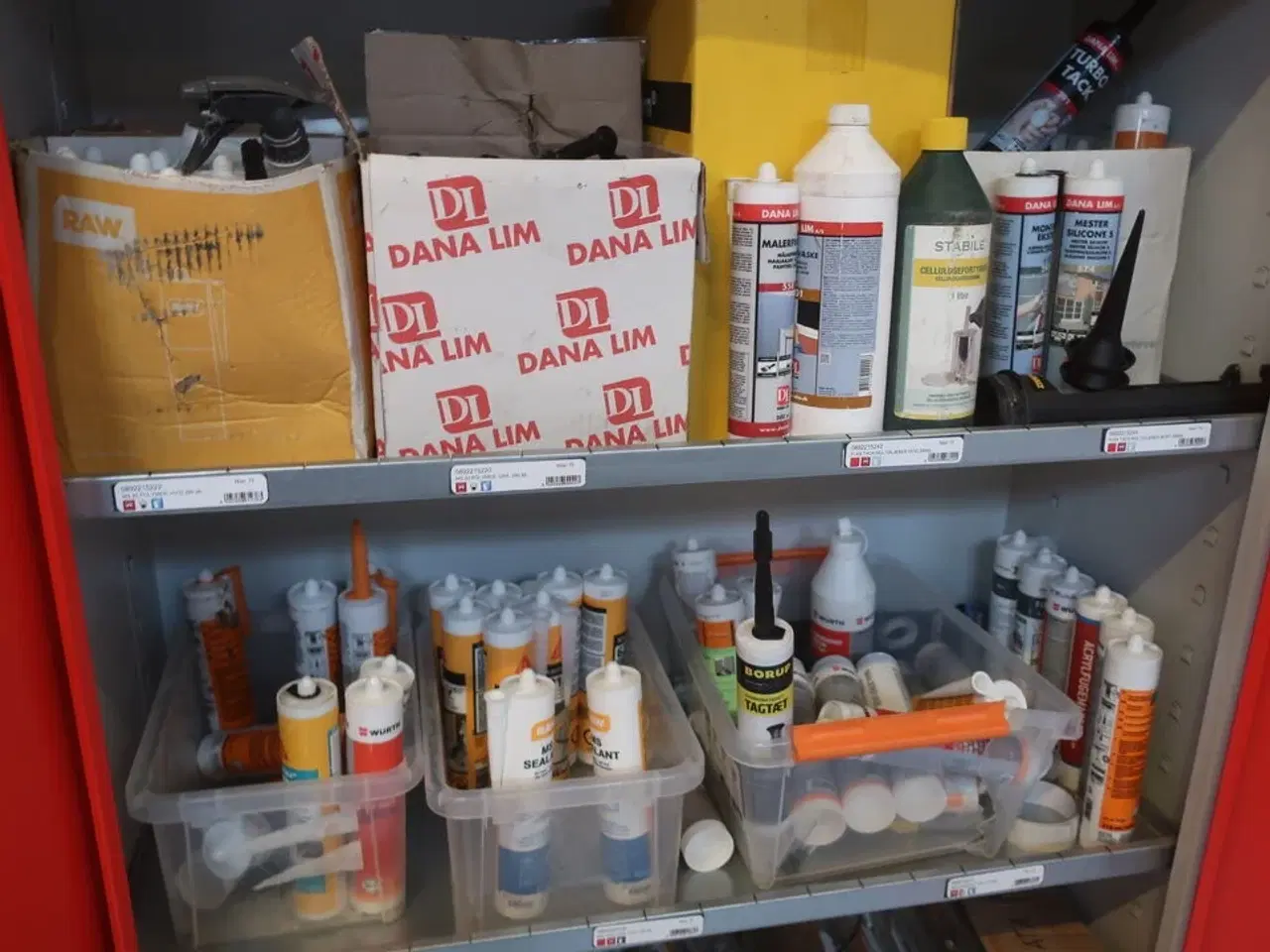 Billede 4 - 2 stk. skabe med indhold