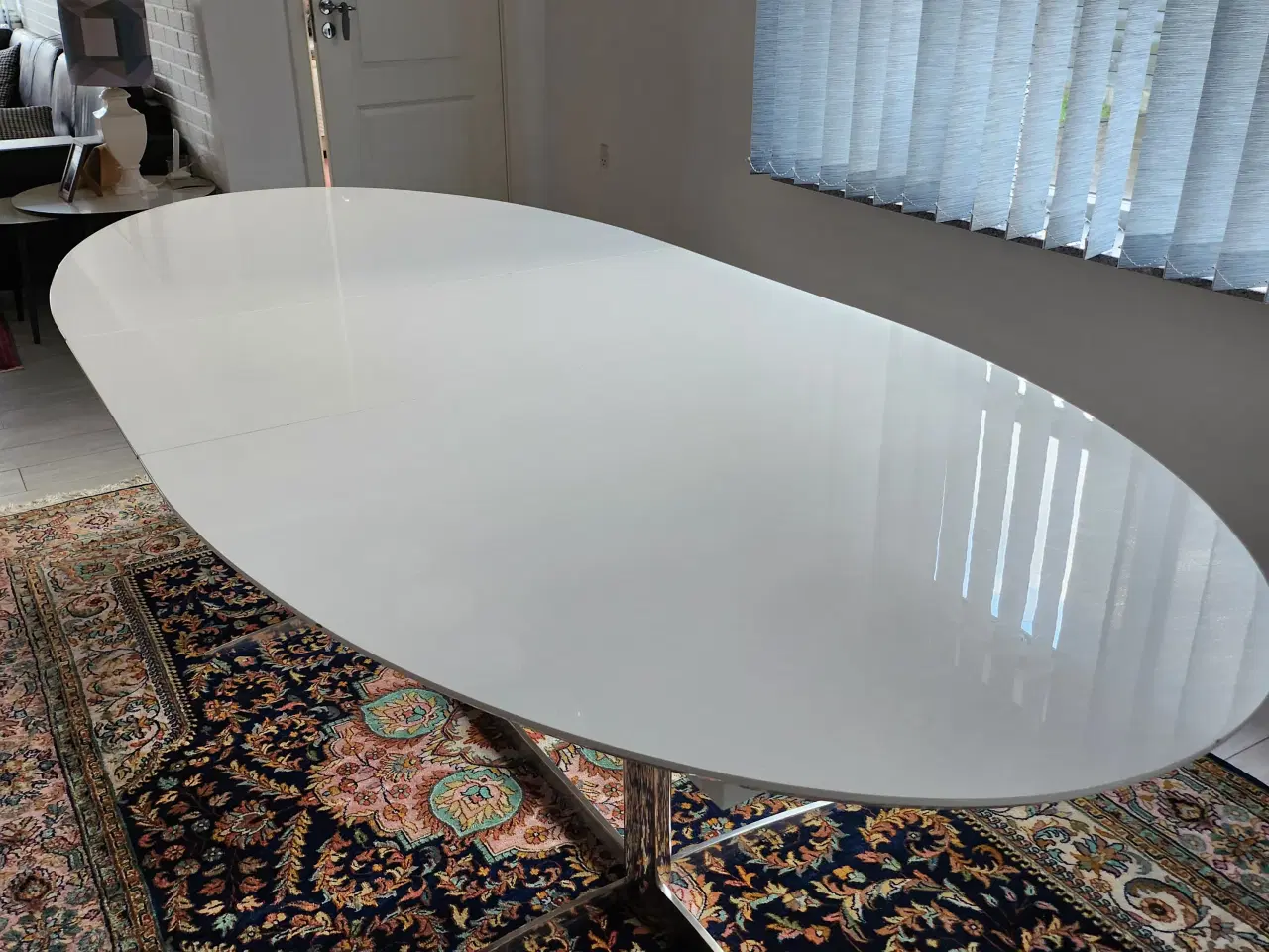 Billede 1 - Spisebord med 2 plader, tv bord og skænke 