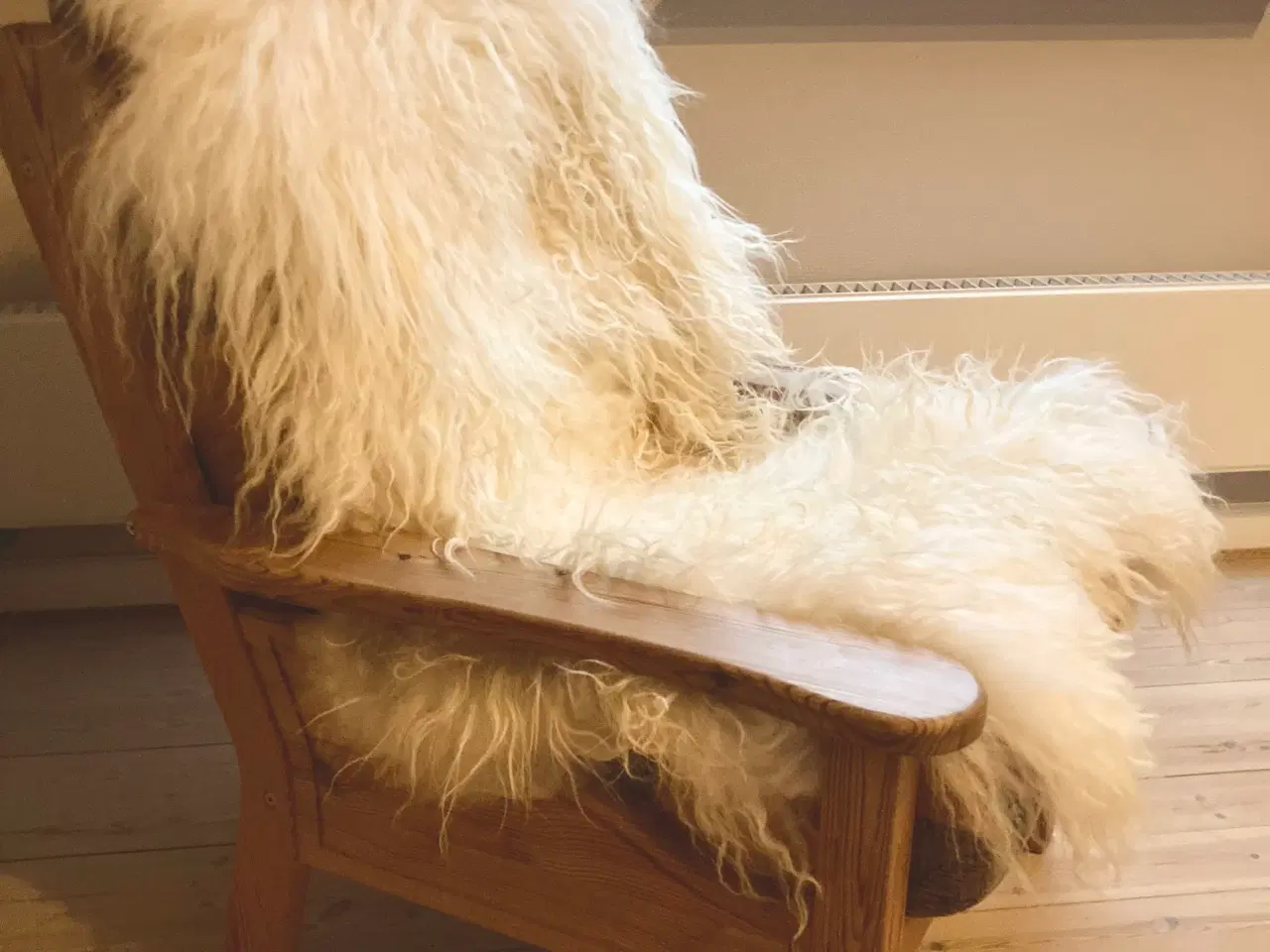 Billede 3 - Lækker 70’er lænestol i fyrretræ