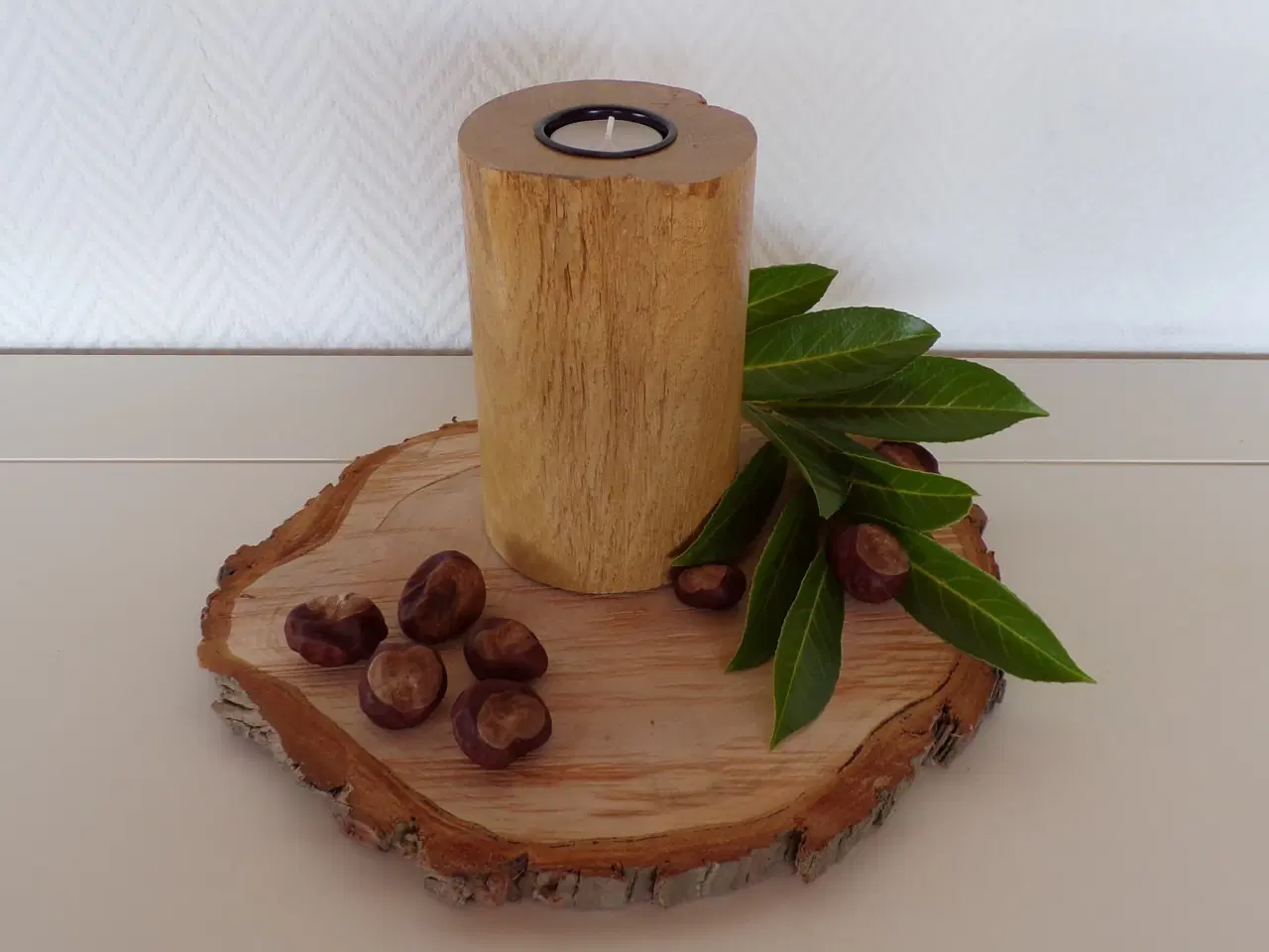 Billede 4 - NY Thuja Træskive med bark 32,5 cm lang