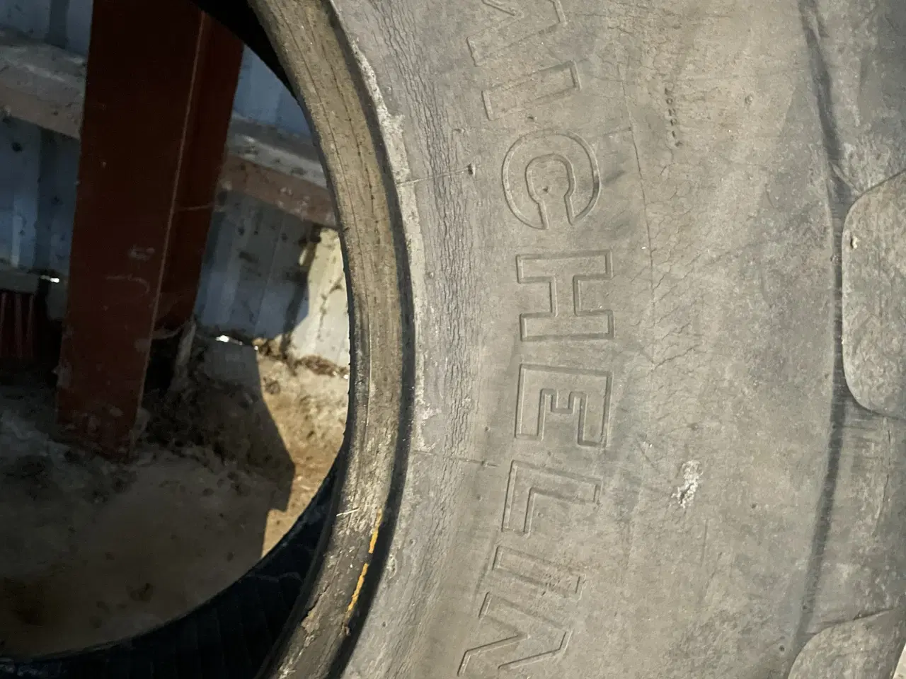 Billede 2 - Gratis Michelin Dæk 19,5 LR 24 