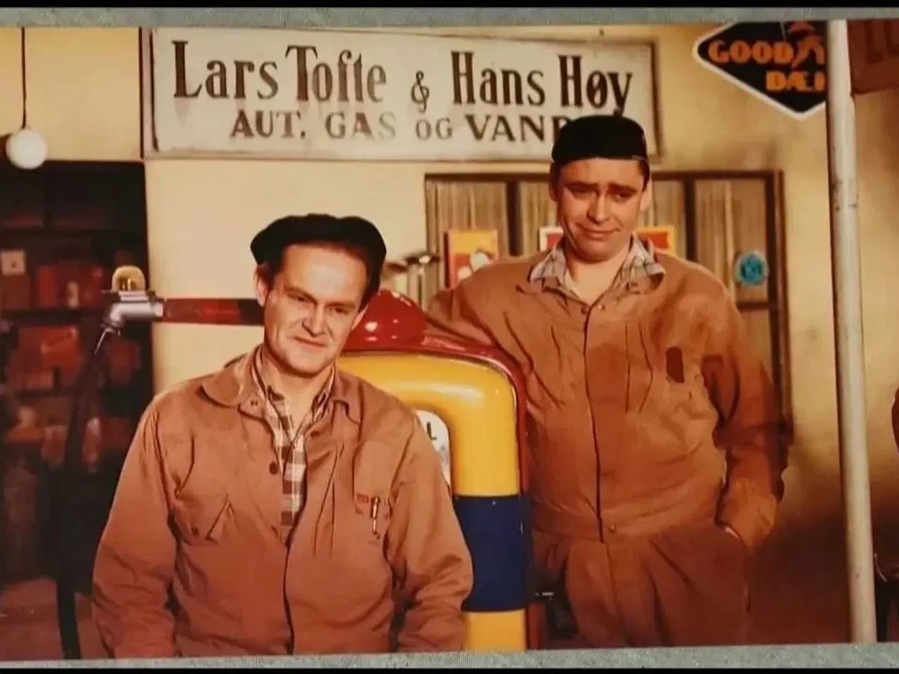 Billede 1 - 2 Stk. Pressefotos - Baronessen fra benzintanken