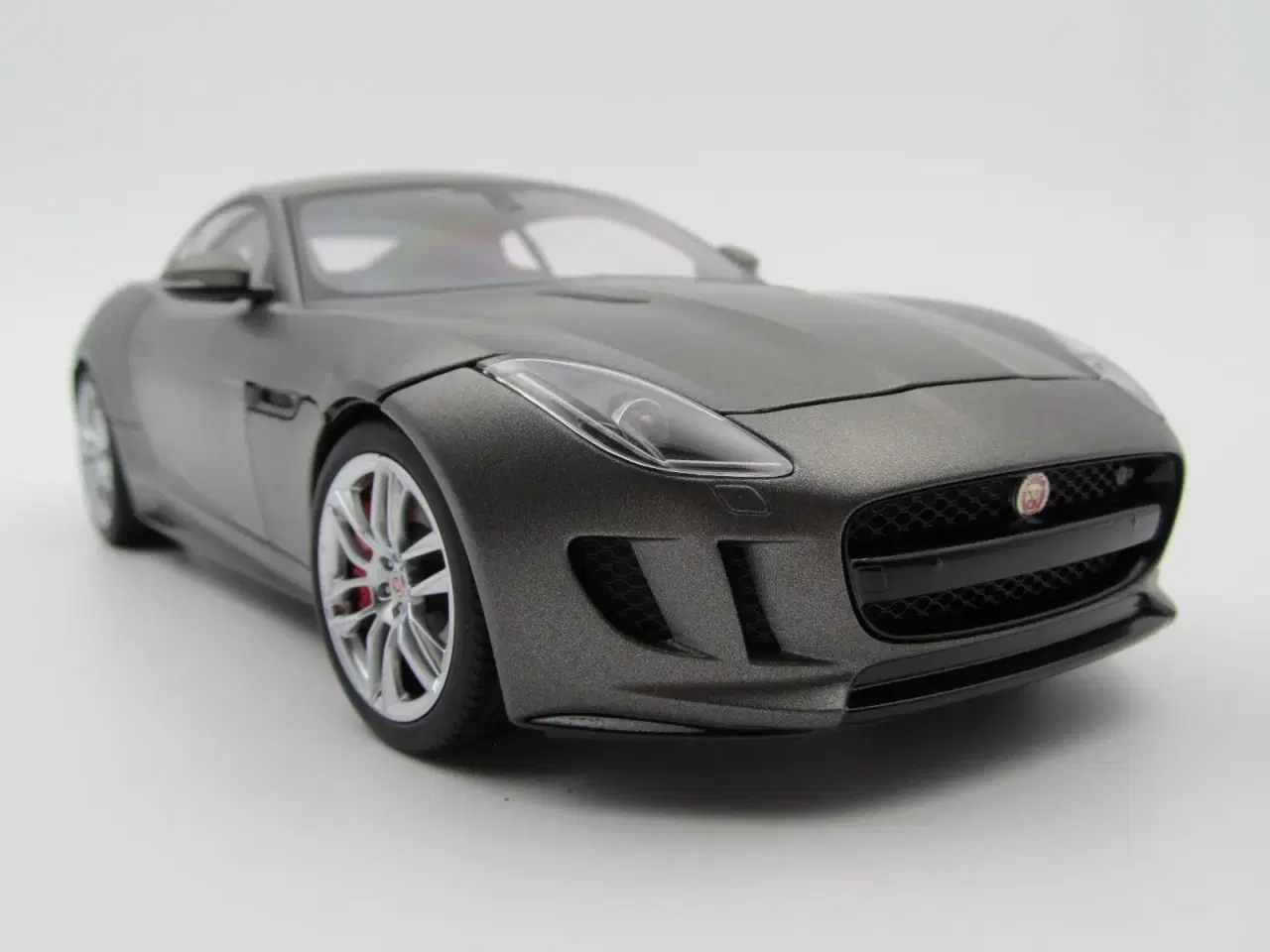 Billede 6 - 2015 Jaguar F-Type R - AUTOart - 1:18