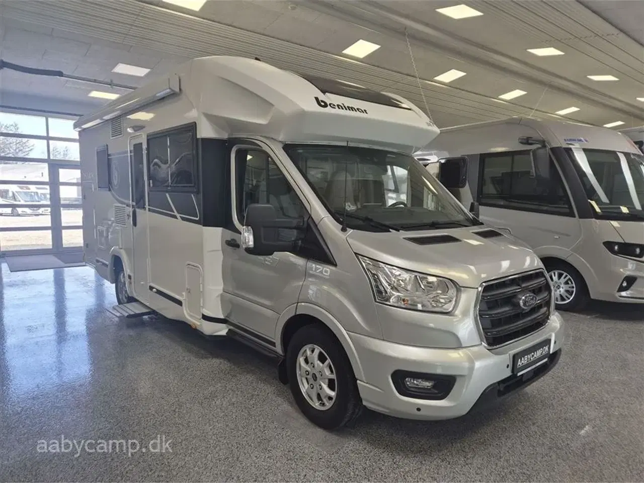 Billede 1 - 2020 - Benimar Tessoro 487   Nk pakke. Automatgear. Solcelle. 2x batteri. 2000W Inverter. elektriske støtteben.  Thetford ovn. sommer/vinterhjul. fuld service.  Kun 40,000 Km!!!