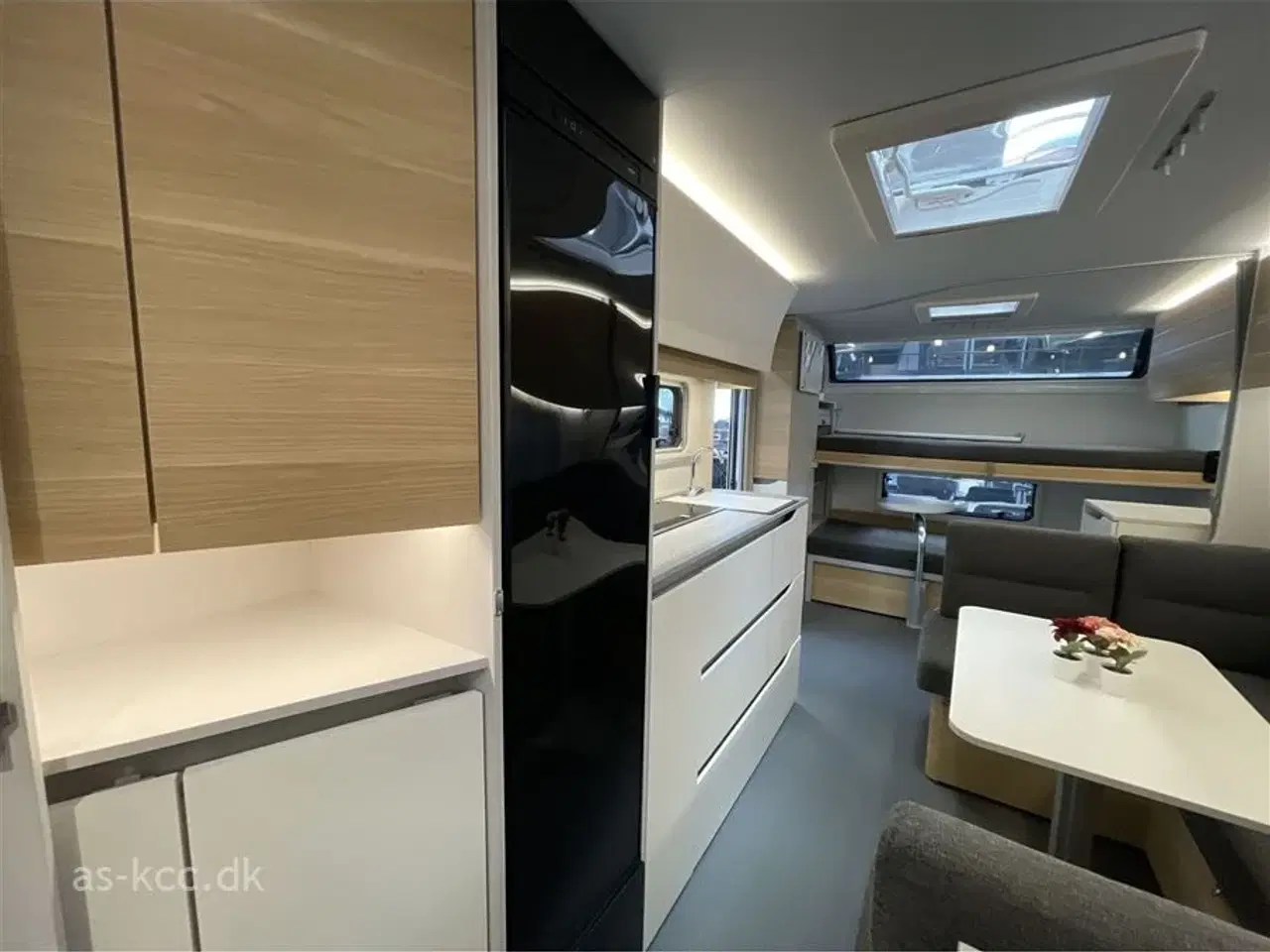 Billede 12 - 2021 - Adria Adora 613 PK Teen   Adria Adora 613 PK Teen årg. 2021, 7 sovepladser 10 siddepladser  Mover, Isabella Commodore Dawn 3 m fortelt med tæppe, DuoControl, Cykelstativ