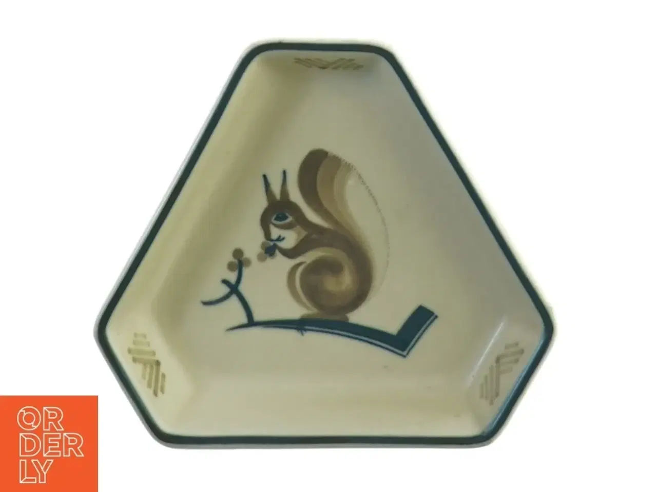 Billede 1 - Trekantet fad med egern motiv fra Royal Copenhagen (str. 15 x 3 cm)