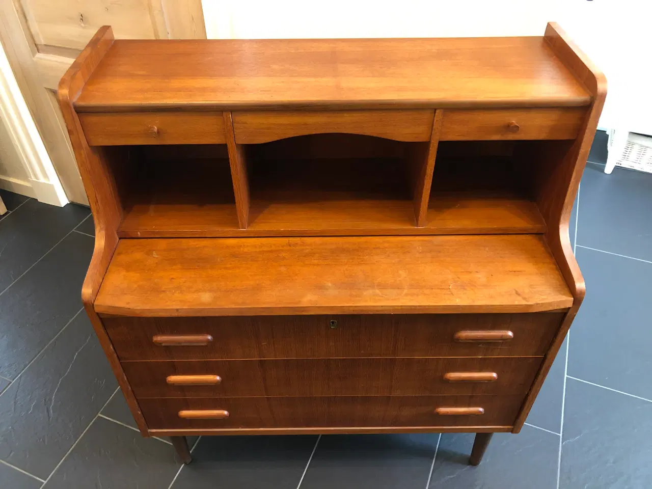 Billede 2 - Chatol i teak med indbygget spejl, skuffer, udtræk