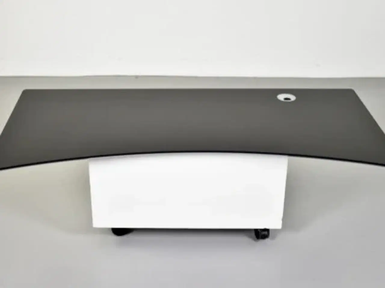 Billede 3 - Cube design bordplade i sort linoleum m. sort faset kant og mavebue, 160x80 cm.