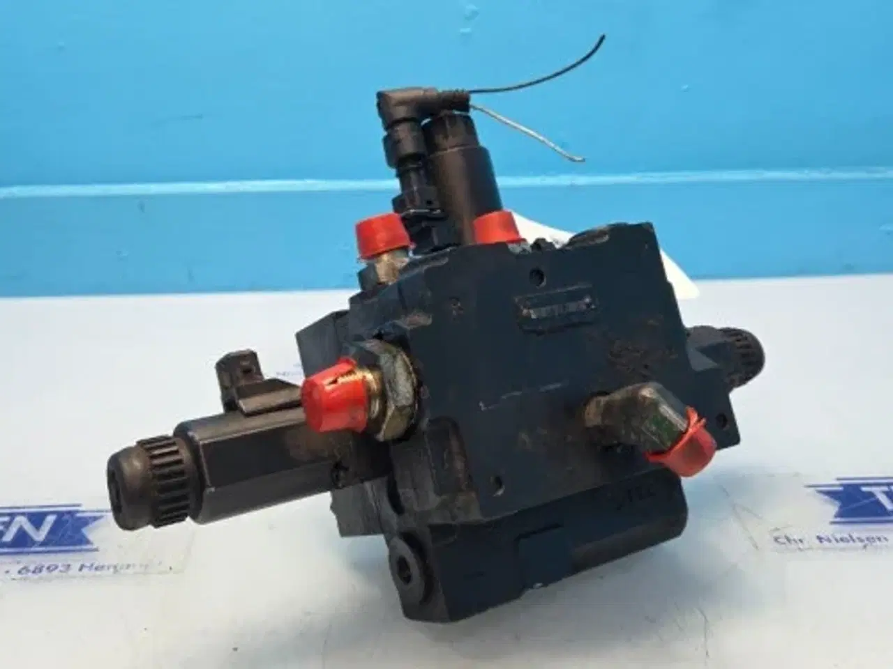 Billede 3 - New Holland CR9.90 Hydraulikventil 87313989